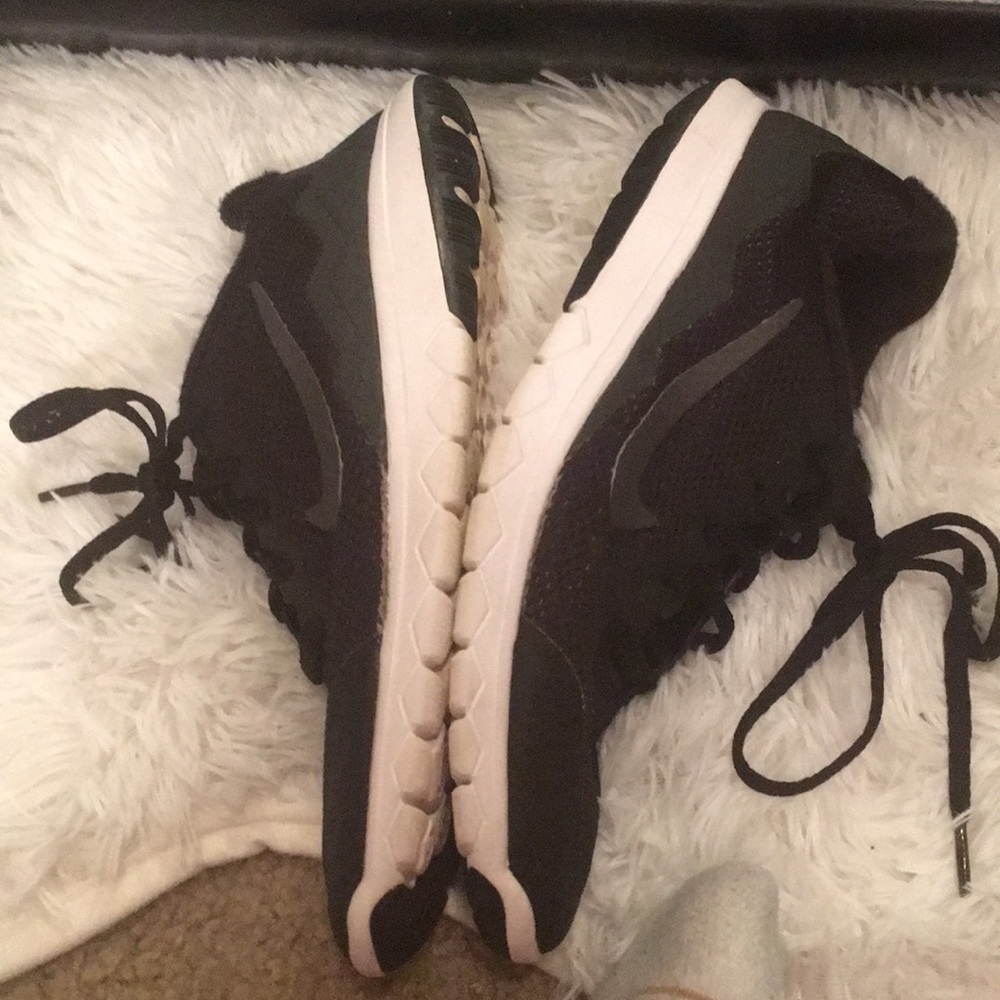 Nike - Picture 3 of 3